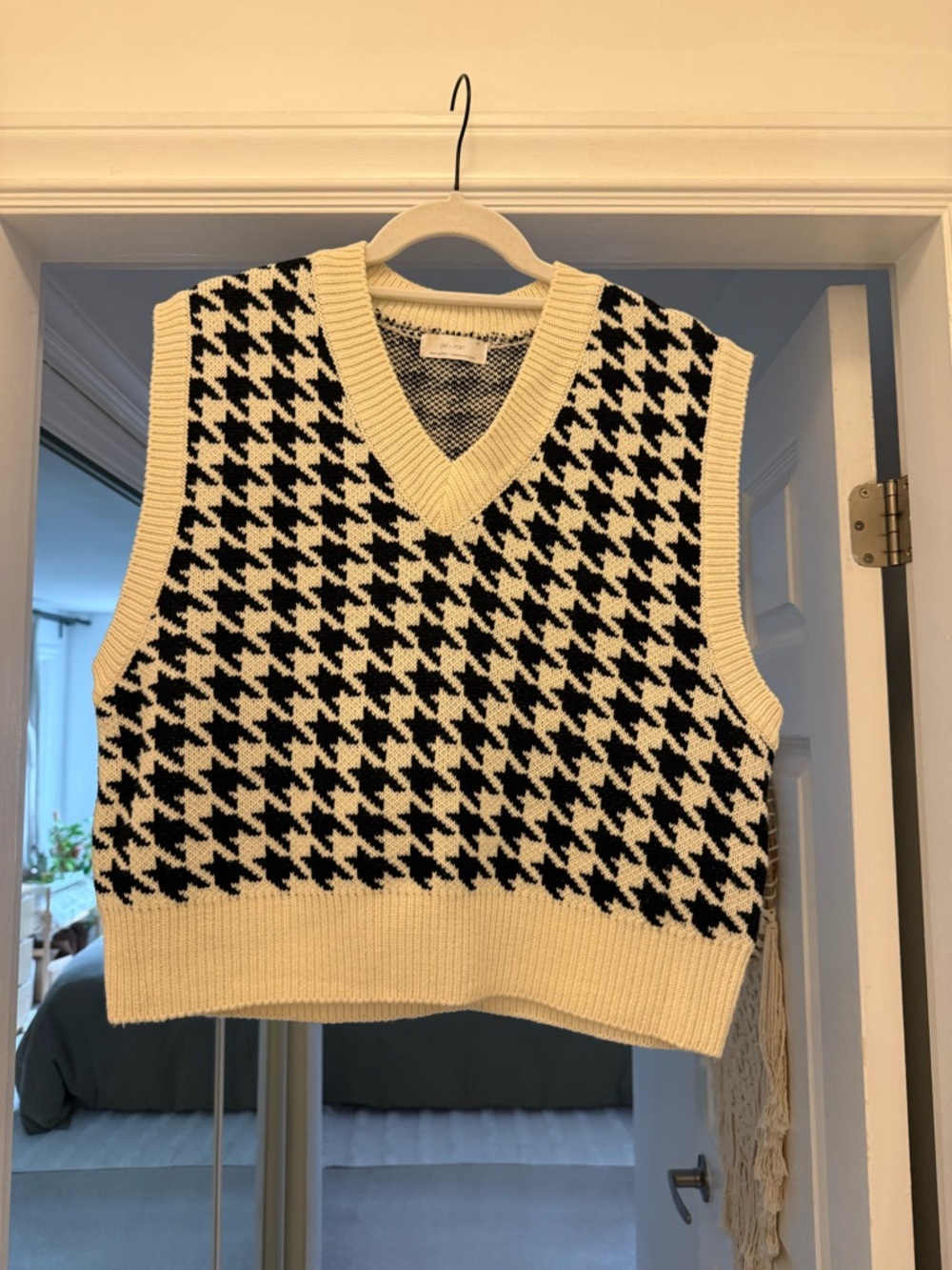 OAK + FORT Houndstooth Knit V-Neck Sweater Vest - Black & Cream